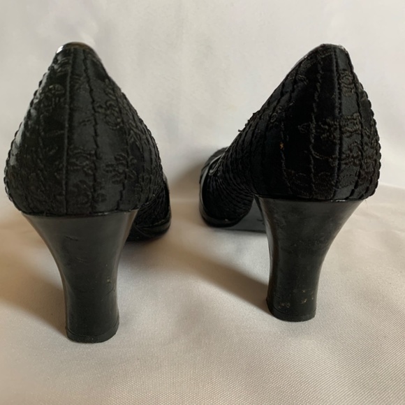 Oh So Pretty! Rampage Black Embroidered Heels! - Picture 12 of 16
